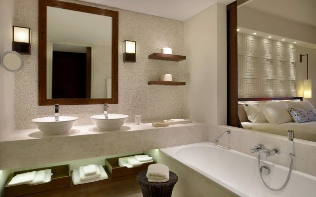 The Romanos, a Luxury Collection Resort