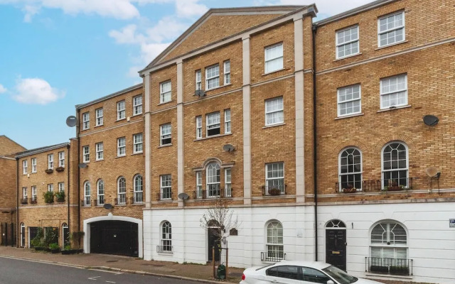Rotherhithe Riverside Flat