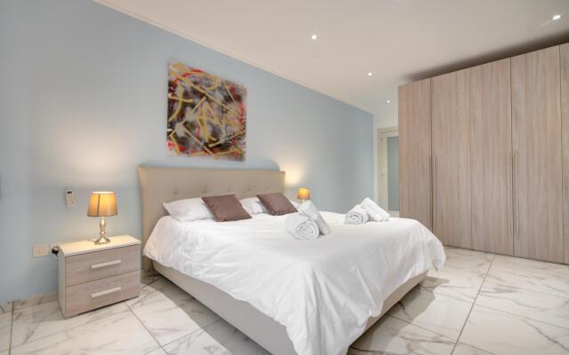 ★ Enjoy Beach & Sea Views in a Modern 3 BR APT ★