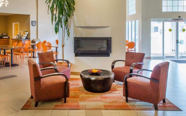 Quality Suites Waldorf