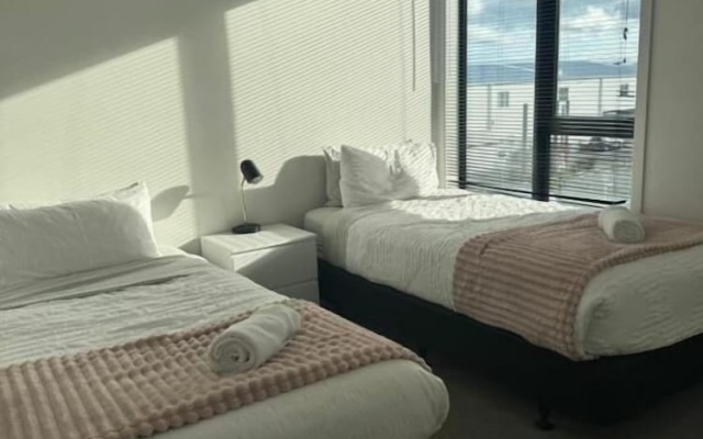 2 Bedrooms Apprtmt Plus Underground Parking in CBD – Guest Rooms – Christchurch