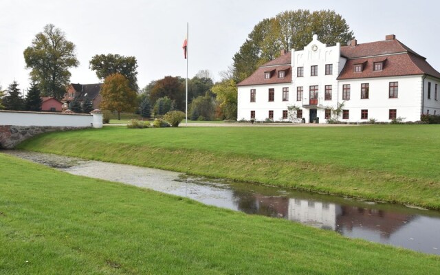 Grand Apartment in Satow with Garden