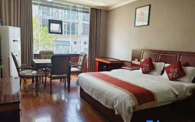 Yilong business hotel