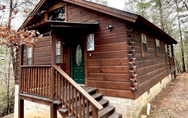 Private and Perfect! - hot Tub, King Bed, Fireplace - dog and Motorcycle Friendly Studio Cabin by Redawning
