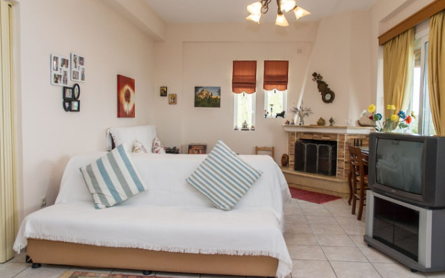 Country house with panoramic view and beach access
