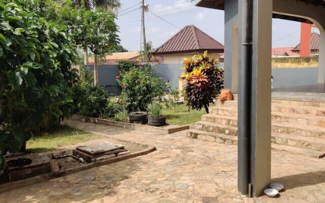 Simple Welcoming 4-bed House in North Legon Ext