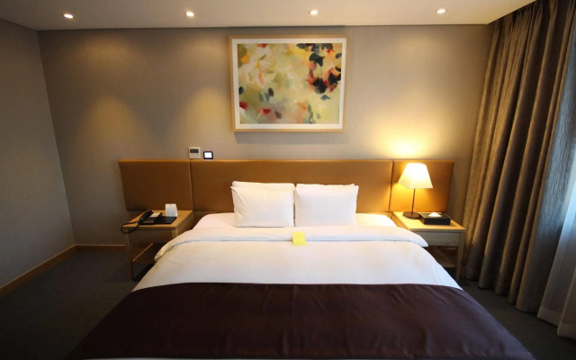 The Central Plaza Hotel