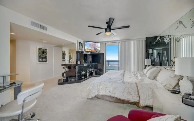 Sherwin Condominium 1801