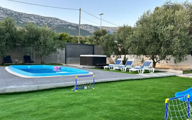 Bright and Tranquil Holiday Home With Pool
