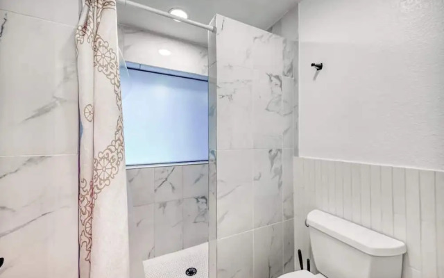 Luxurious Riverfront Condo Just 1 Blk to Schlitterbahn!