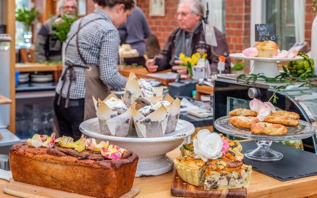 Cygnet Old Bank B & B Cafe & Gift Store