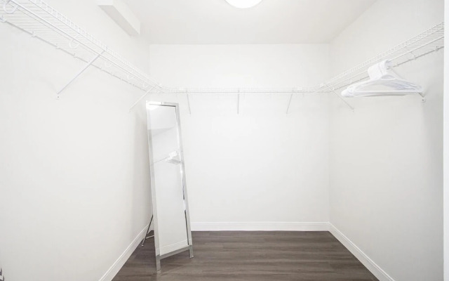 Luxurious 1bdrm Apartment With Parking and Wi-fi