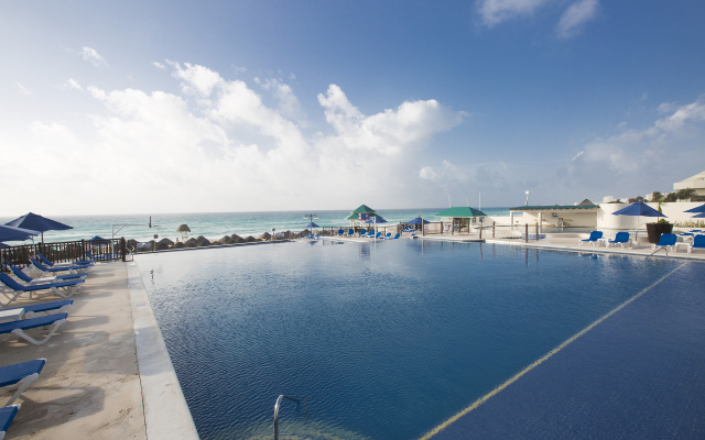 Seadust Cancún All Inclusive Family Resort