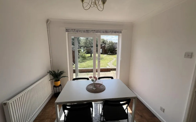 Charming 3-bed House in Leighton Buzzard
