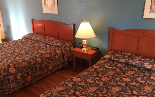 Long House Alaskan Hotel