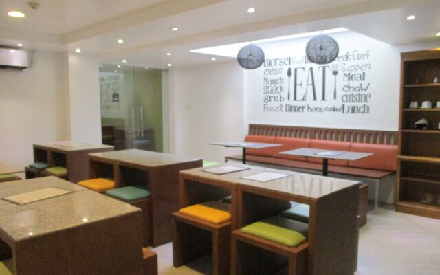 OYO 406 Royal Parc Inn & Suites