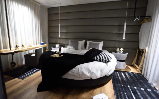 Mystique Luxury Suites