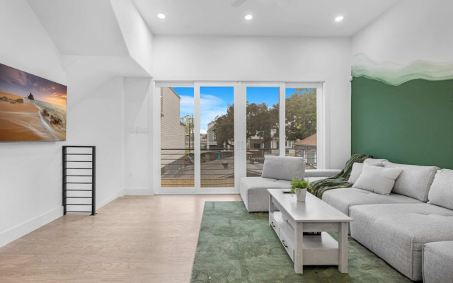 Houston 6 Bedroom Home