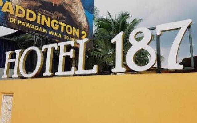 Hotel 187
