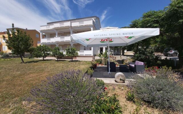 Apartments and Rooms Viskic