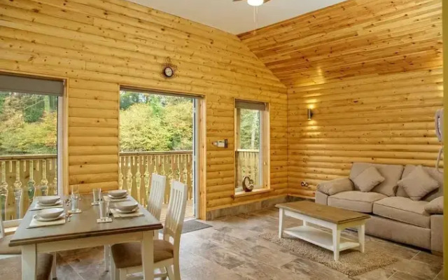 Canada Lodge and Lake
