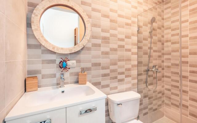 Playa Bonita Lavish Apartment at Lake View 42B