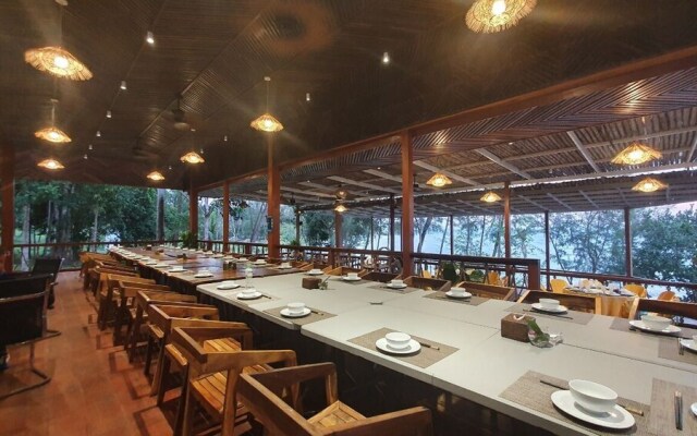 DG Royal Resort