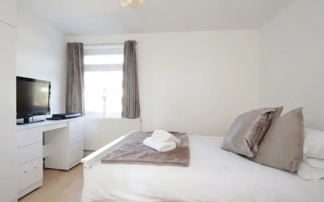 Arma Short Stays - Turner Close