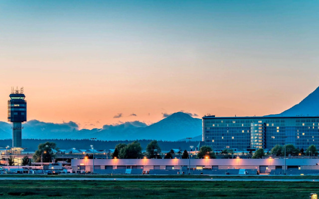 Fairmont Vancouver Airport In-Terminal Hotel