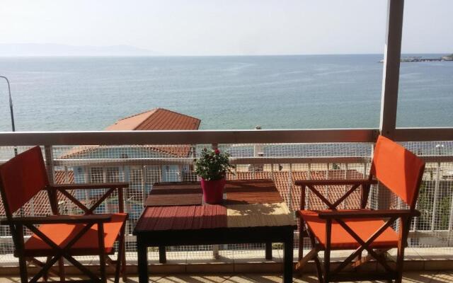 Simplicity by the Sea - 87309