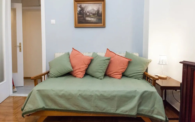 Beautiful Retro Apt in Koukaki