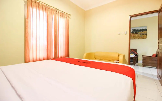 RedDoorz near Desa Wisata Kasongan