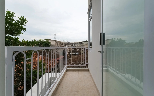Super OYO Collection O 90023 Damar Kusumo Guest House