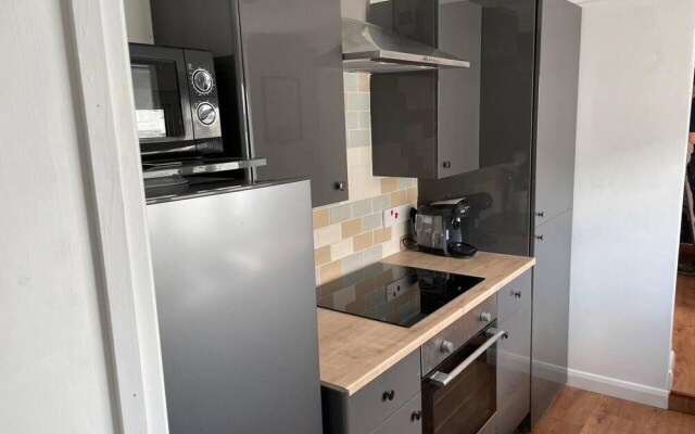 Inviting 3-Bed Town House in Boston Just Renovated