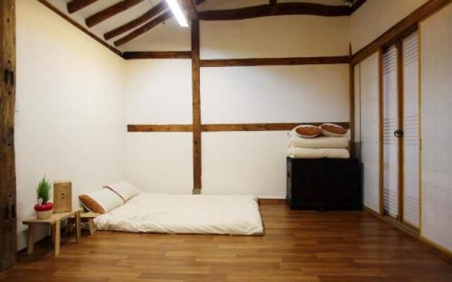 Shinsiwa Hanok Guesthouse 1 (Daein Market)