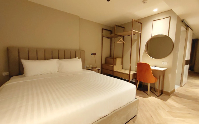 Away Bangkok Riverside Kene