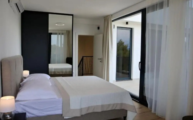 Sunset Villa Aves With Pool, Gym and Sauna