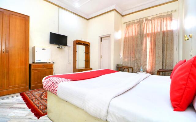 OYO 24073 Hotel Hari Darshan