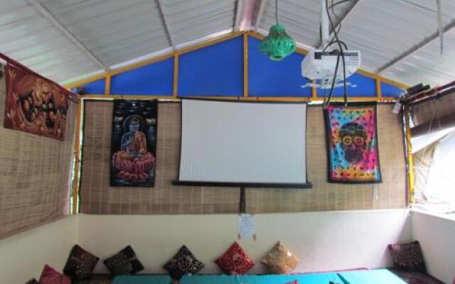 Camp The Parvati River Bank