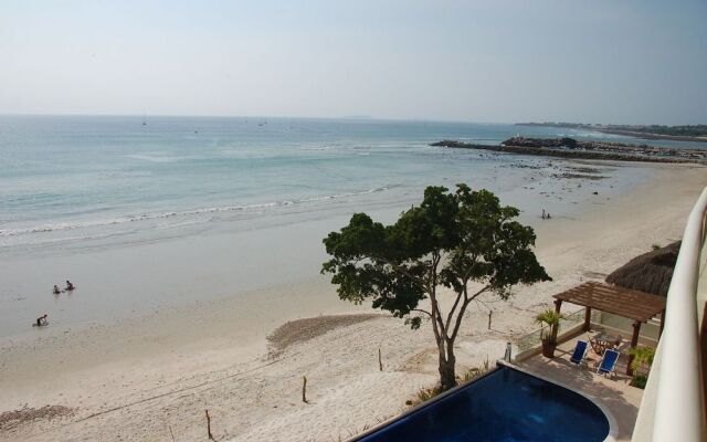 "absolute Beachfront Luxury Condo With Great Views!"