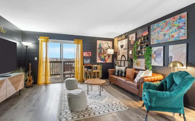 Marilyns Modern Hideaway A One-of-a-kind Find!