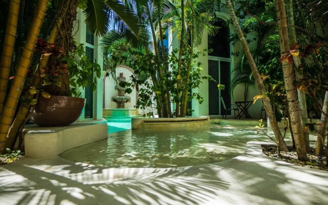 Royal Palms 10 2 Bedroom Condo by RedAwning