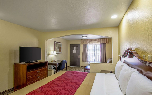 Super 8 by Wyndham Jackson MS Near the Fairgrounds