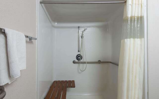 La Quinta Inn & Suites by Wyndham Erie