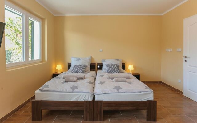 Awesome Apartment in Kastel Stari With Wifi
