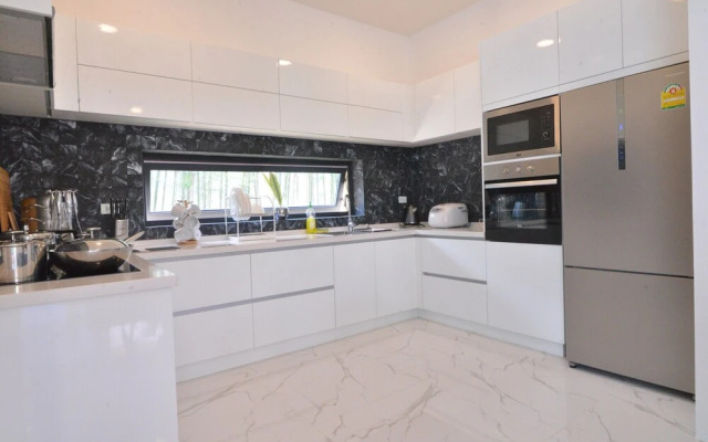 Villa with Shared Pool in Central Pattaya - Palmc16