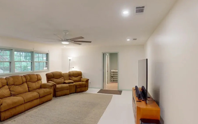 Live Oak Hideaway 4 Bedroom Home
