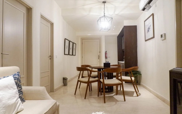 Spacious 2Br Apartment At The Peak Residence