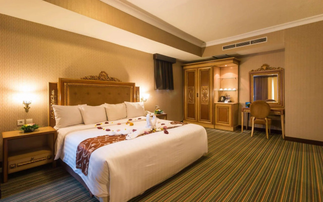Twin Plaza Hotel