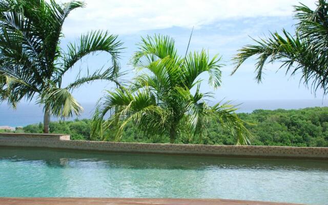 Luxury Villa sleeps 6, Beach Access, Montego Bay